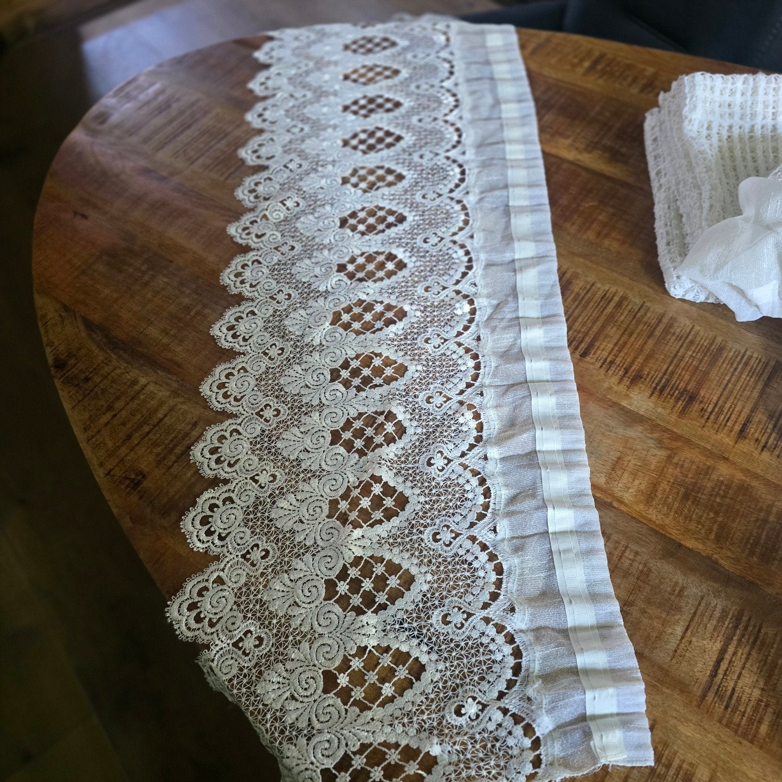 6x Klassieke kanten valletjes – vitrage – diverse maten, Gebruikt, Ophalen of Verzenden, Lichtdoorlatend, Crème