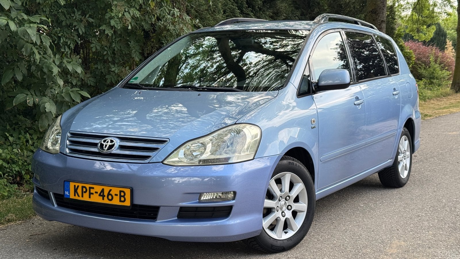 Toyota Avensis Verso 2.0 AUT | 7P | Youngtimer | Dealer OH., Auto's, Stof, 4 cilinders, Blauw, 7 stoelen