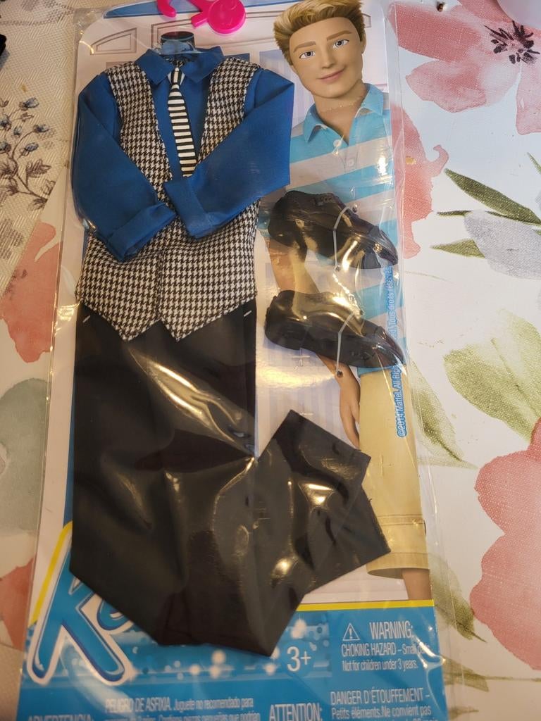 Ken barbie kleding nrfb, Ophalen of Verzenden, Nieuw, Fashion Doll