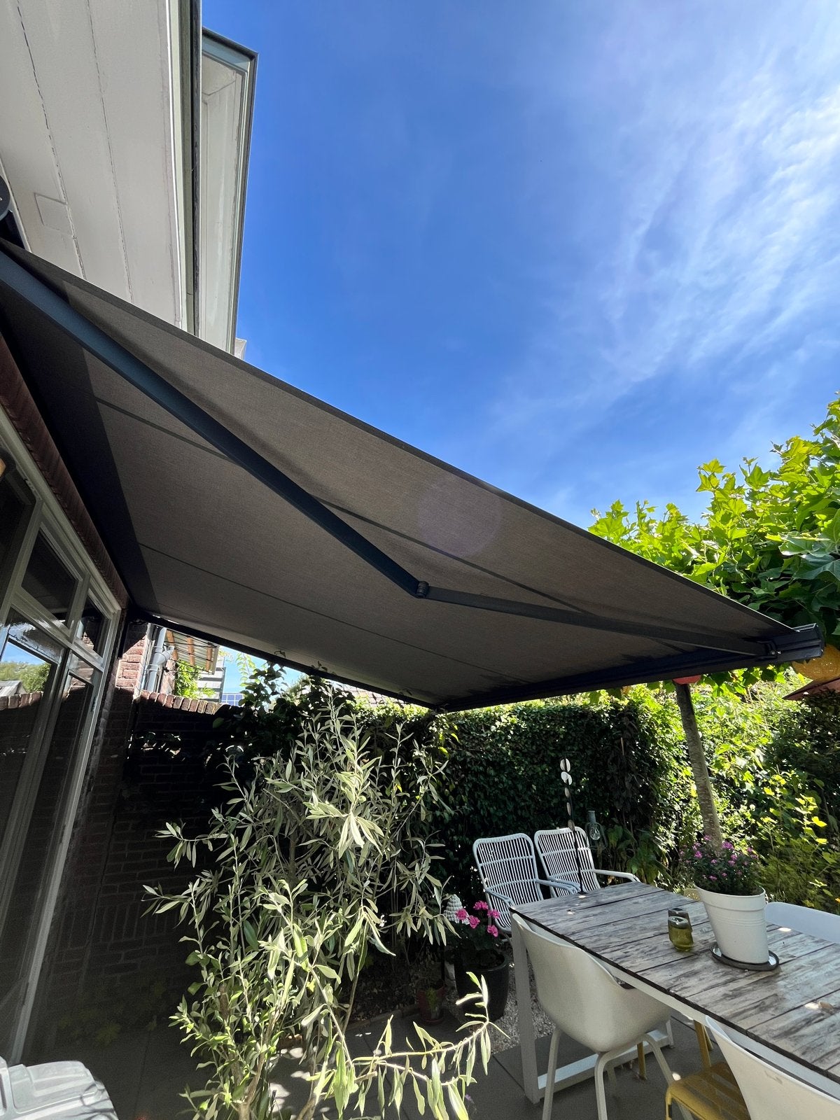 Zonnescherm (elektrisch )knikarm, Ophalen, Elektrisch, Zo goed als nieuw, 150 tot 300 cm