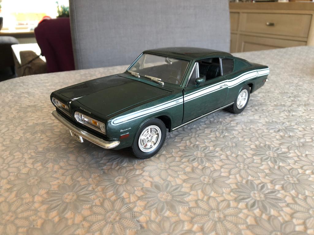 Road legends 1/18 Plymouth barracuda uit 1969 zonder doos, Hobby en Vrije tijd, Modelauto's | 1:18, Ophalen, Zo goed als nieuw