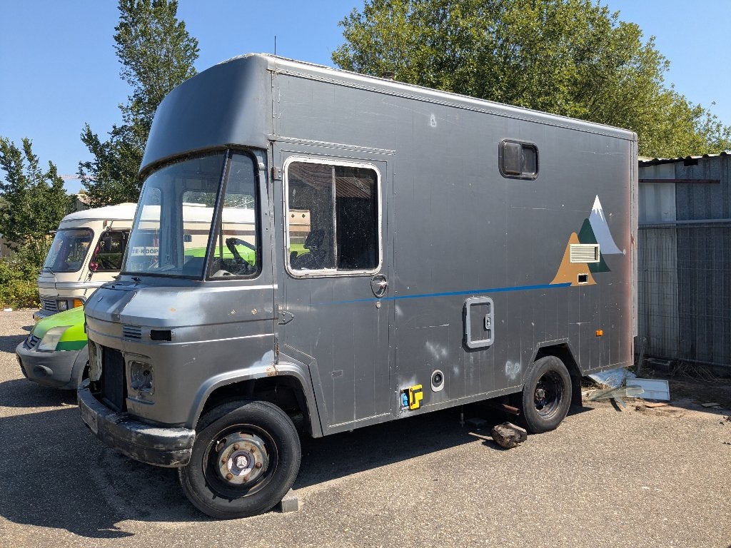 Mercedes Camper 409L 1981 Oldtimer Grijs Opknappertje, Caravans en Kamperen, Campers, Integraal, Standaard zit, Handgeschakeld