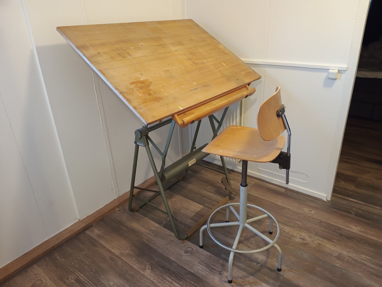 Nestler tekentafel met kruk, Ophalen, Gebruikt, 130 tot 150 cm