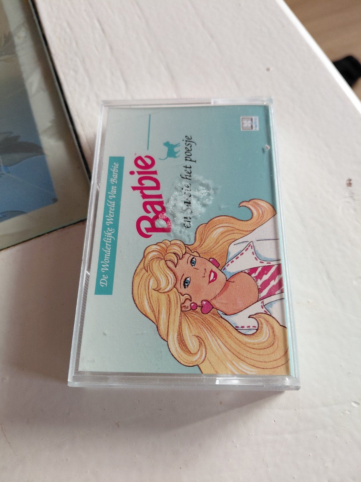 Barbie en Sassie het Poesje cassettebandje 1994, Cd's en Dvd's, Gebruikt, Kinderen en Jeugd, 1 bandje, Ophalen of Verzenden