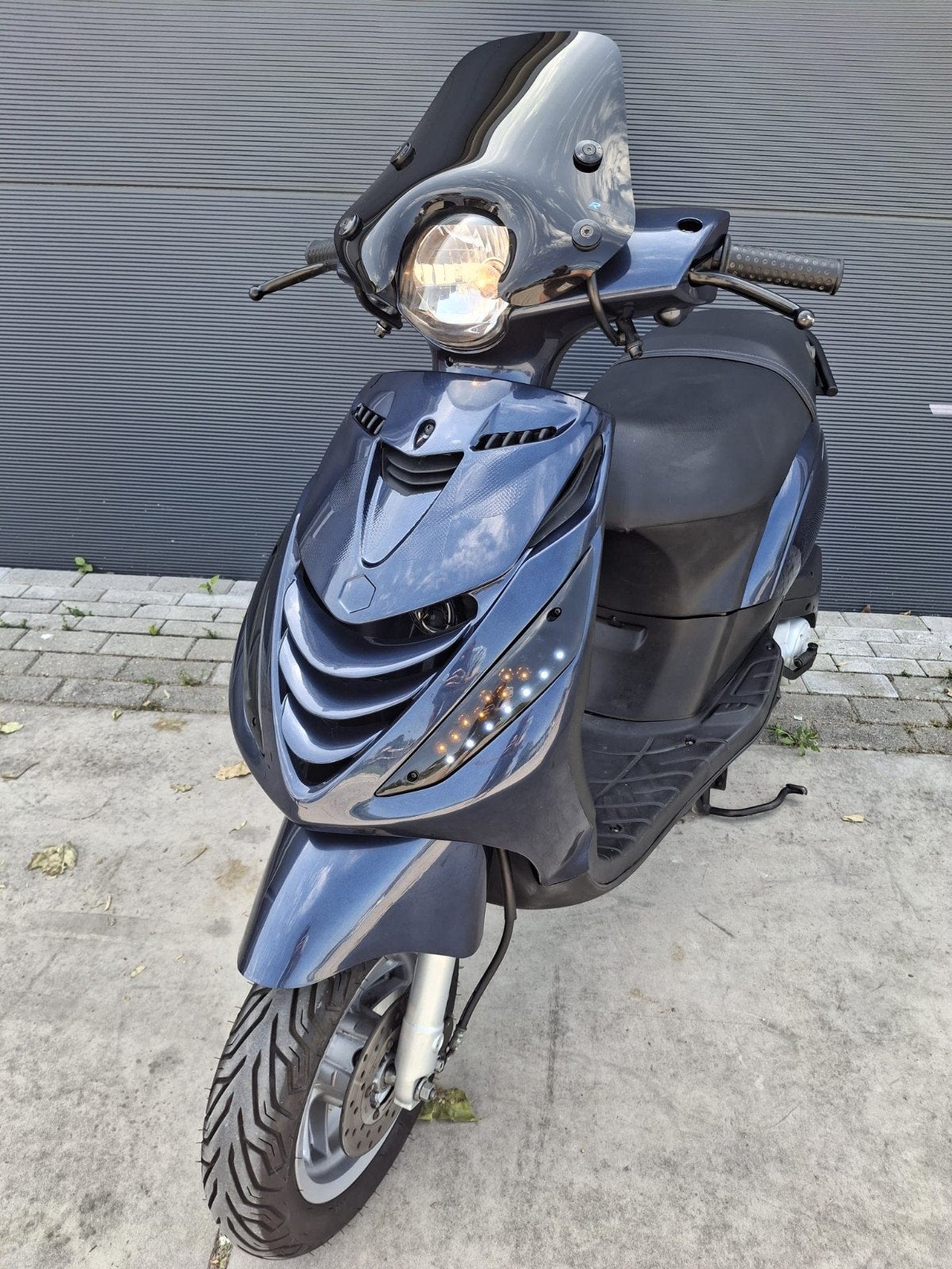 Piaggio Zip 4-takt 50 cc Snor scooter - Goed onderhouden, Fietsen en Brommers, Scooters | Piaggio, Ophalen, Zo goed als nieuw
