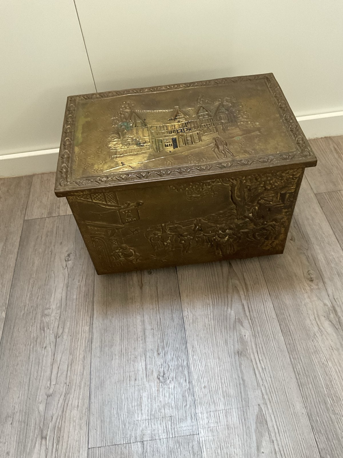 Antieke Koperen Kist met Reliëfdecoratie, Ophalen, Koper