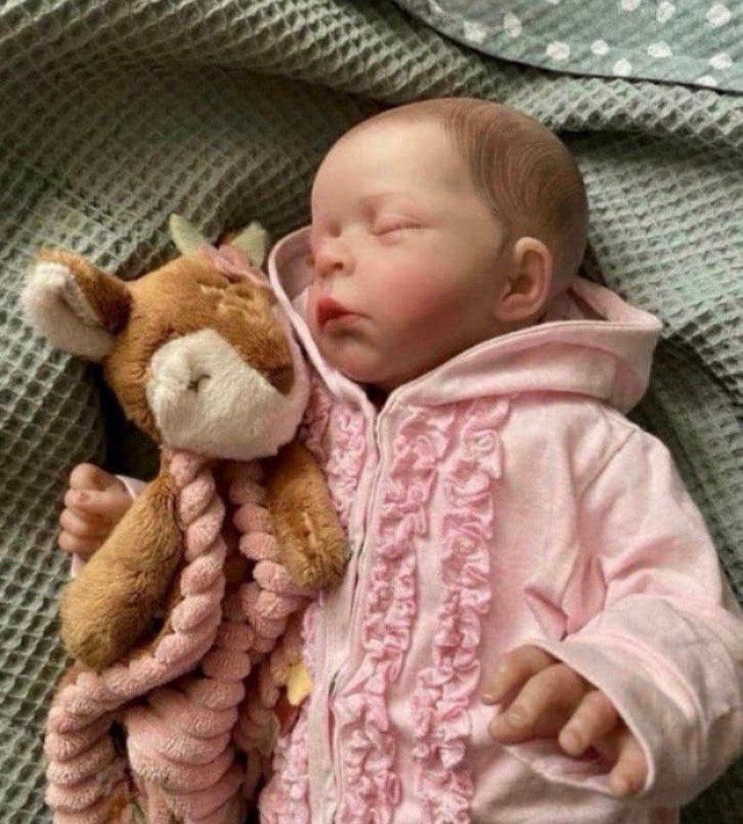 Slapend Reborn baby meisje, Verzenden, Zo goed als nieuw, Babypop, Levensecht of Reborn
