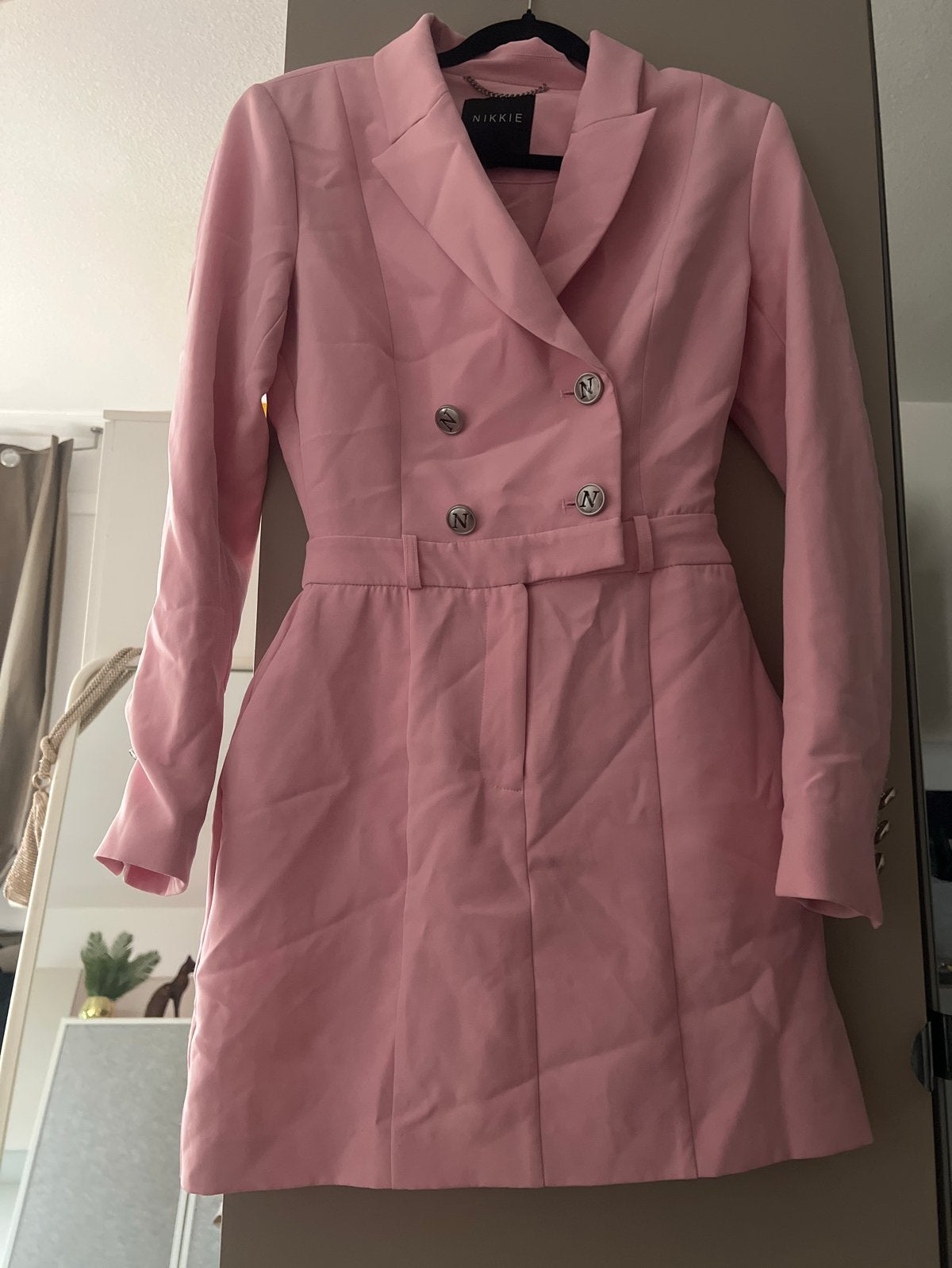 Nikkie blazerjurk roze, Ophalen, Zo goed als nieuw, Roze, Maat 36 (S)