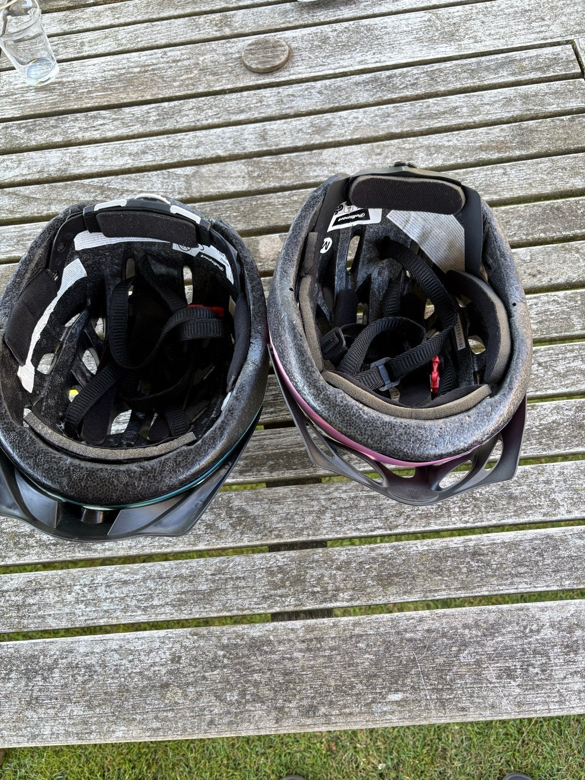 Twee fietshelmen, Ophalen of Verzenden, Gebruikt, Heer of Dame