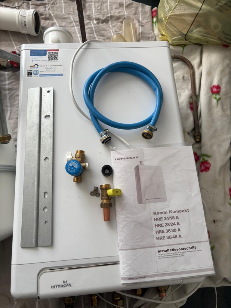 Intergas Kombi Kompakt HRE 28/24 A CV-ketel (2 jaar oud), Doe-het-zelf en Verbouw, Verwarming en Radiatoren, Ophalen, Hoog rendement (Hr)