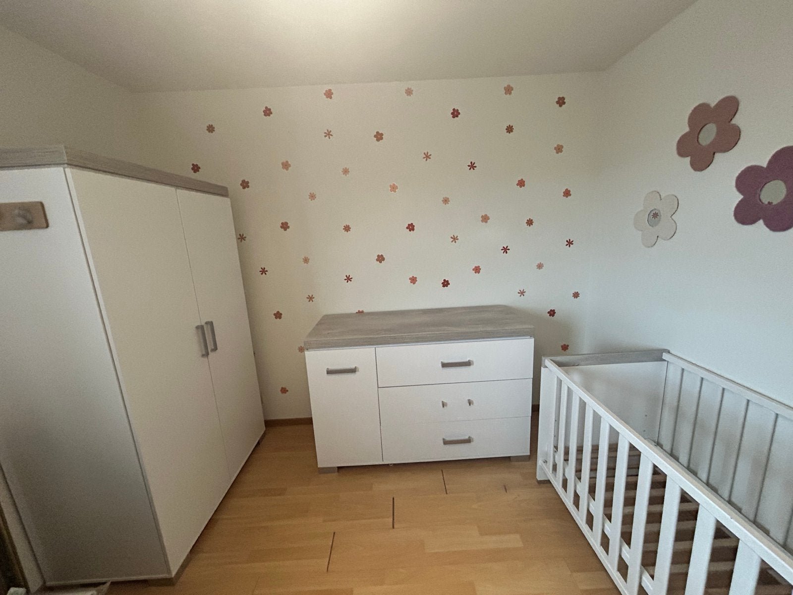 Babykamer set: Ledikant, Commode en Kledingkast, Ophalen, Zo goed als nieuw, Jongetje of Meisje