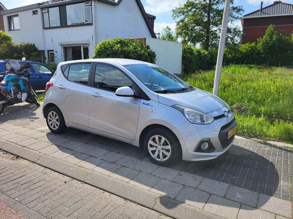 Hyundai i10 1.0 5DR 2014 Grijs, Auto's, Hyundai, Voorwielaandrijving, Stof, 31 €/maand, 4 stoelen