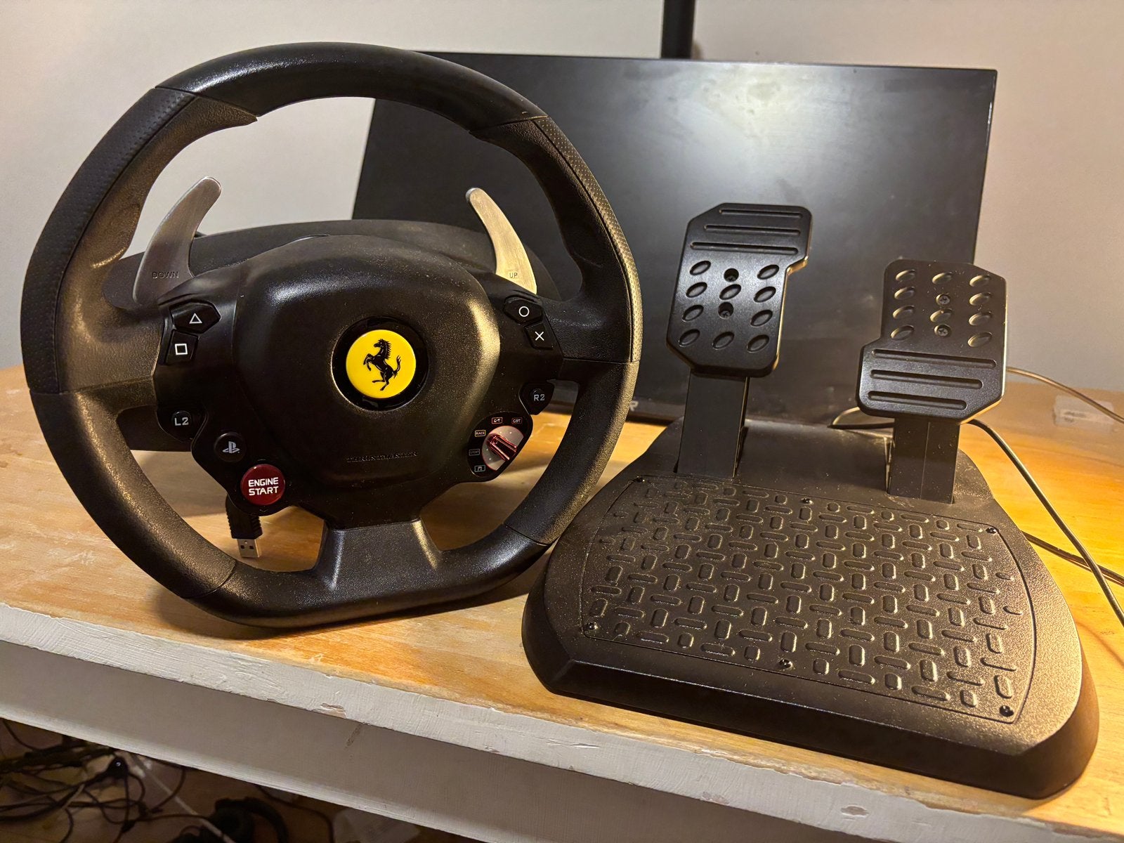 Thrustmaster T80 Ferrari 488 GTB Edition met formula 1 2017, Ophalen, Gebruikt, 1 speler, Racen en Vliegen