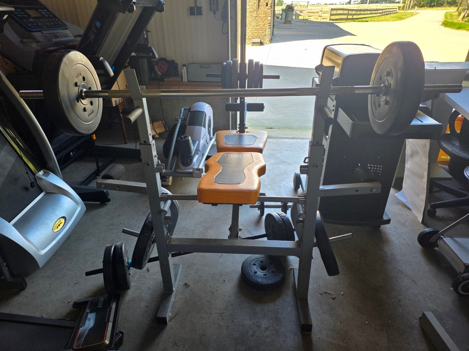 Halterset met gewichten en dumbell, Ophalen, Krachtstation