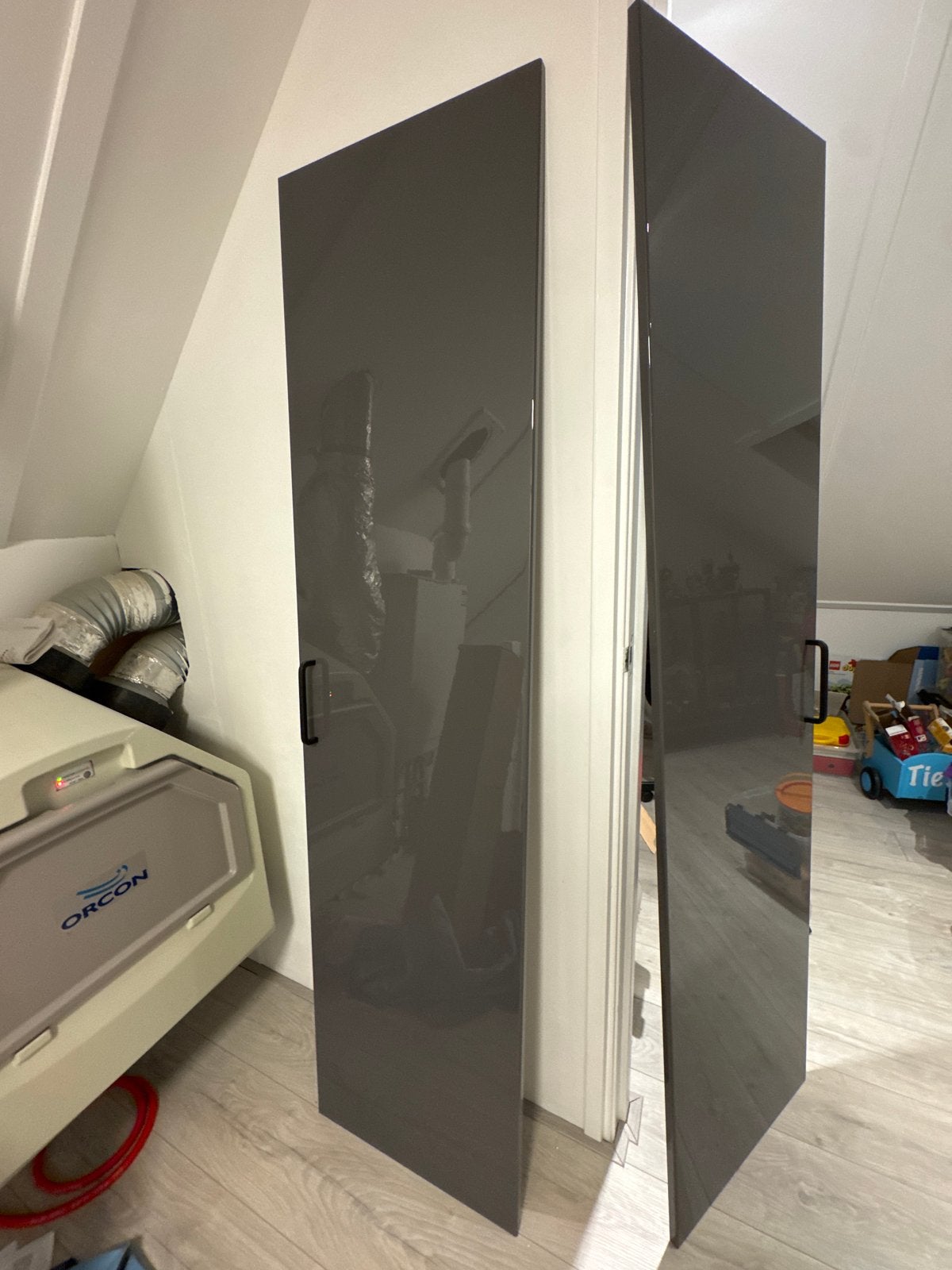 Twee hoogglans grijze kastdeuren, Ophalen, Overige materialen, 200 cm of meer, 50 tot 100 cm