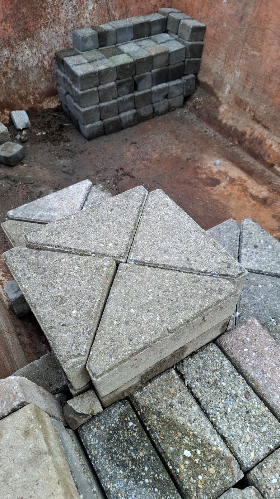 bisschopmutsen gratis 50 a 100 stuks, Tuin en Terras, Ophalen of Verzenden, Beton, Klinkers