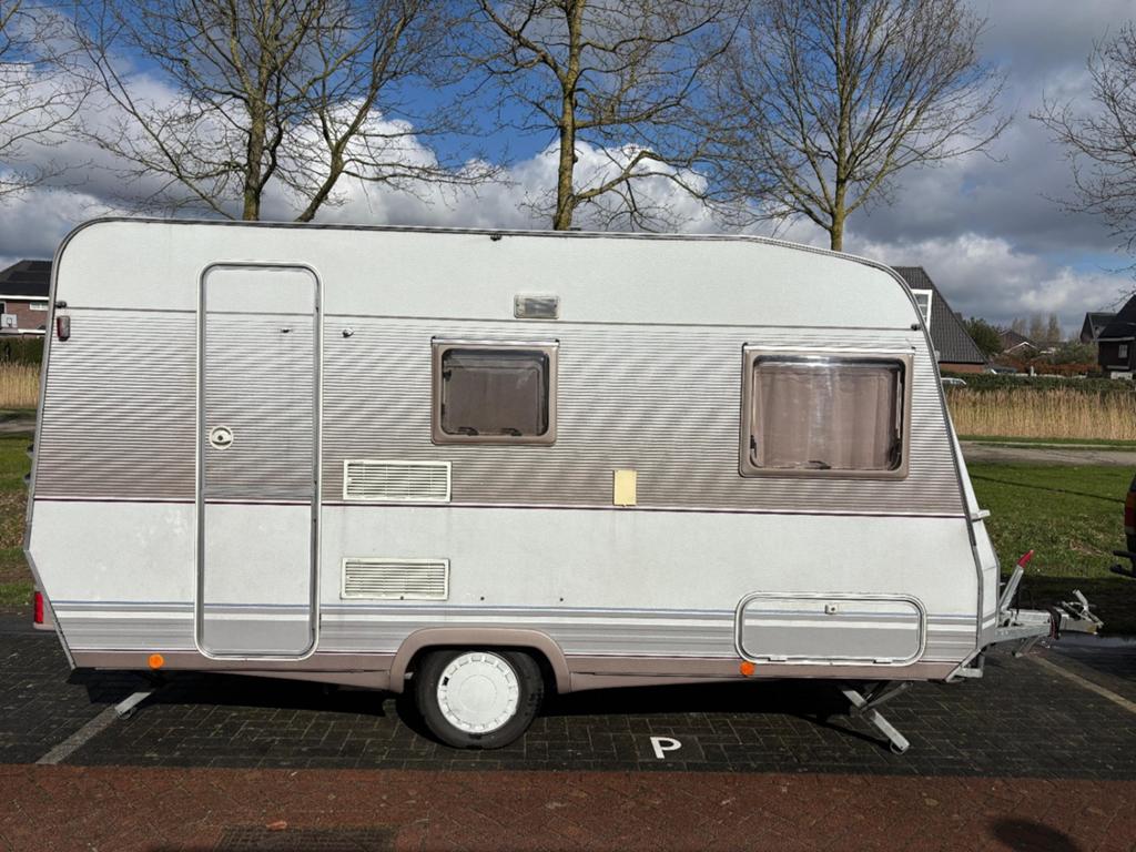 Dethleffs Caravan incl gloednieuwe voortent en evt stalling, Caravans en Kamperen, Kachel, Treinzit, Particulier, Dethleffs