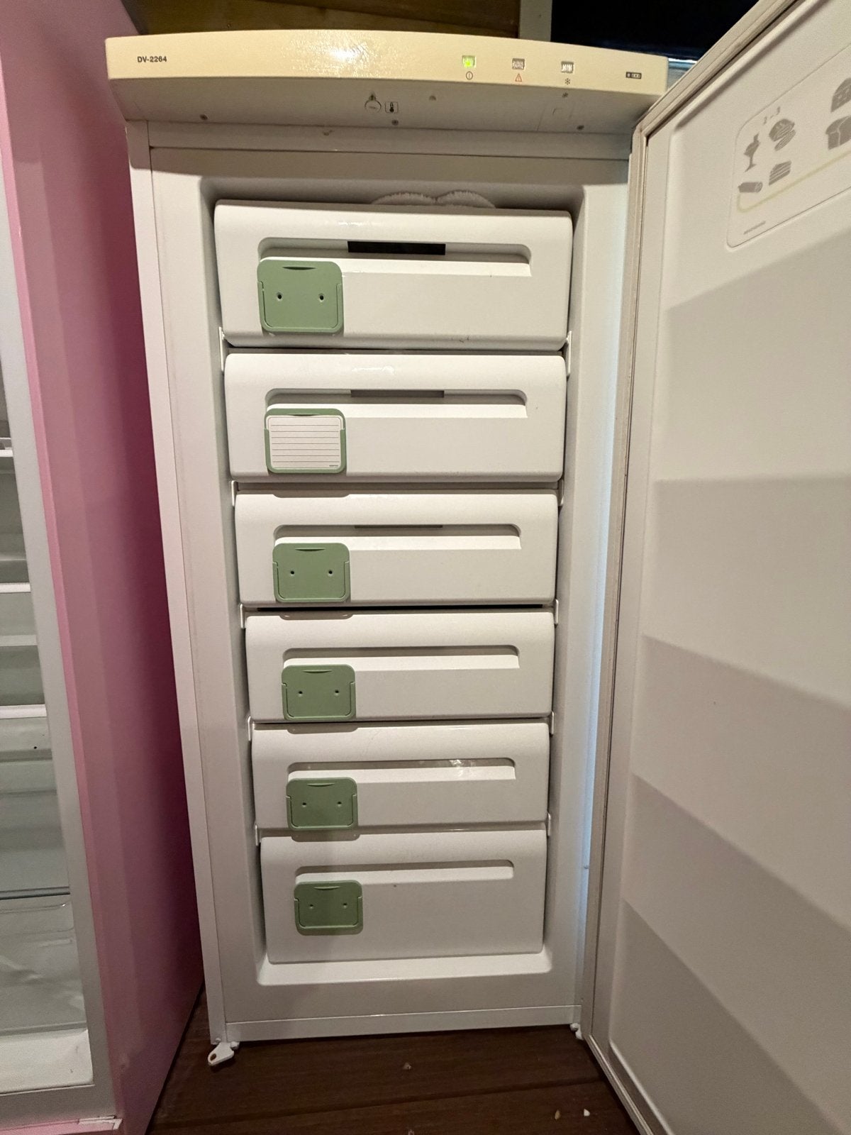 EDY Vrieskast DV-2264 - Vrijstaand, 5 lades, 1 vriesvak, Gebruikt, 120 tot 140 cm, Minder dan 60 cm, Vrijstaand
