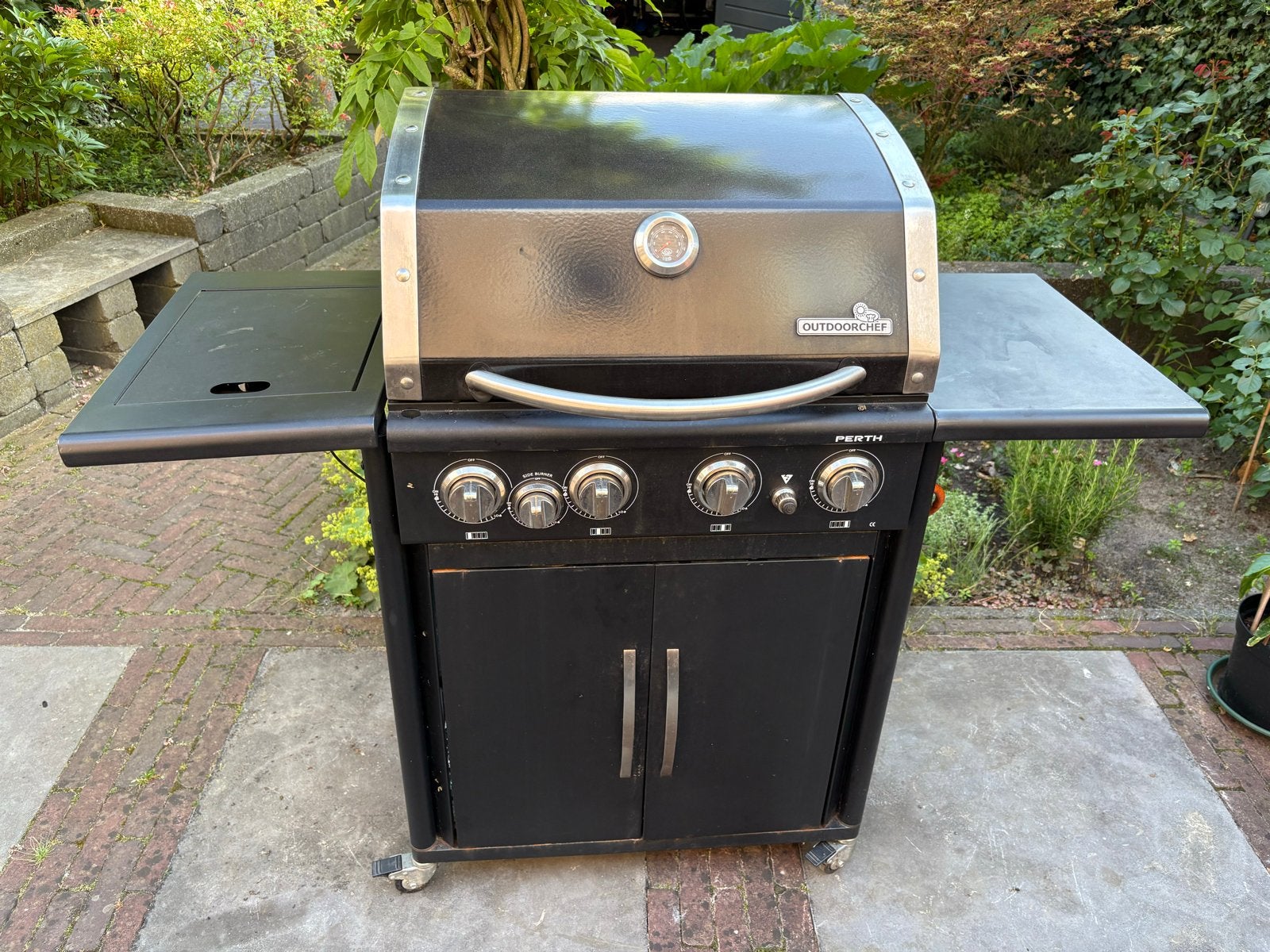 Outdoorchef Perth gas BBQ met side burner en hoes, Tuin en Terras, Ophalen, Gebruikt
