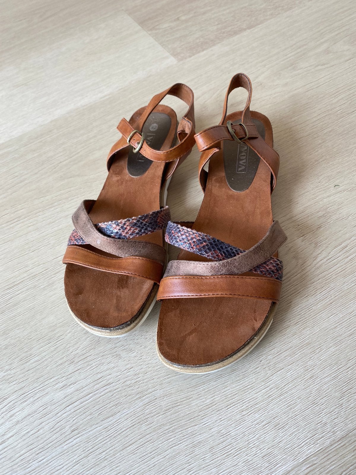 Dames sandalen maat 42, Kleding | Dames, Schoenen, Ophalen of Verzenden, Zo goed als nieuw, Bruin, Sandalen of Muiltjes