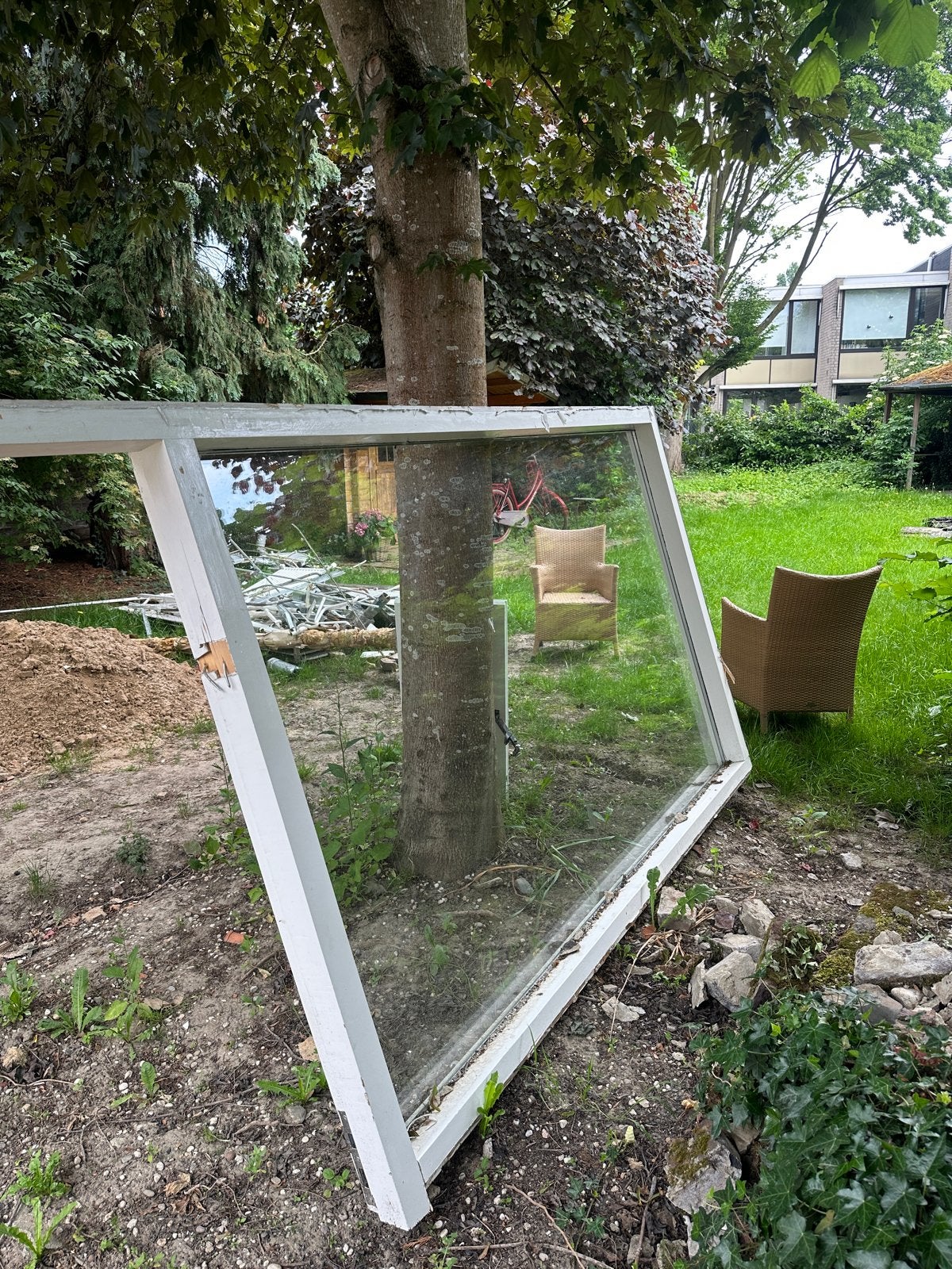 Gratis houten kozijn met glas (153x246 cm), klein scheurtje, Ophalen, Gevelraam of Ruit, Gebruikt, 160 cm of meer