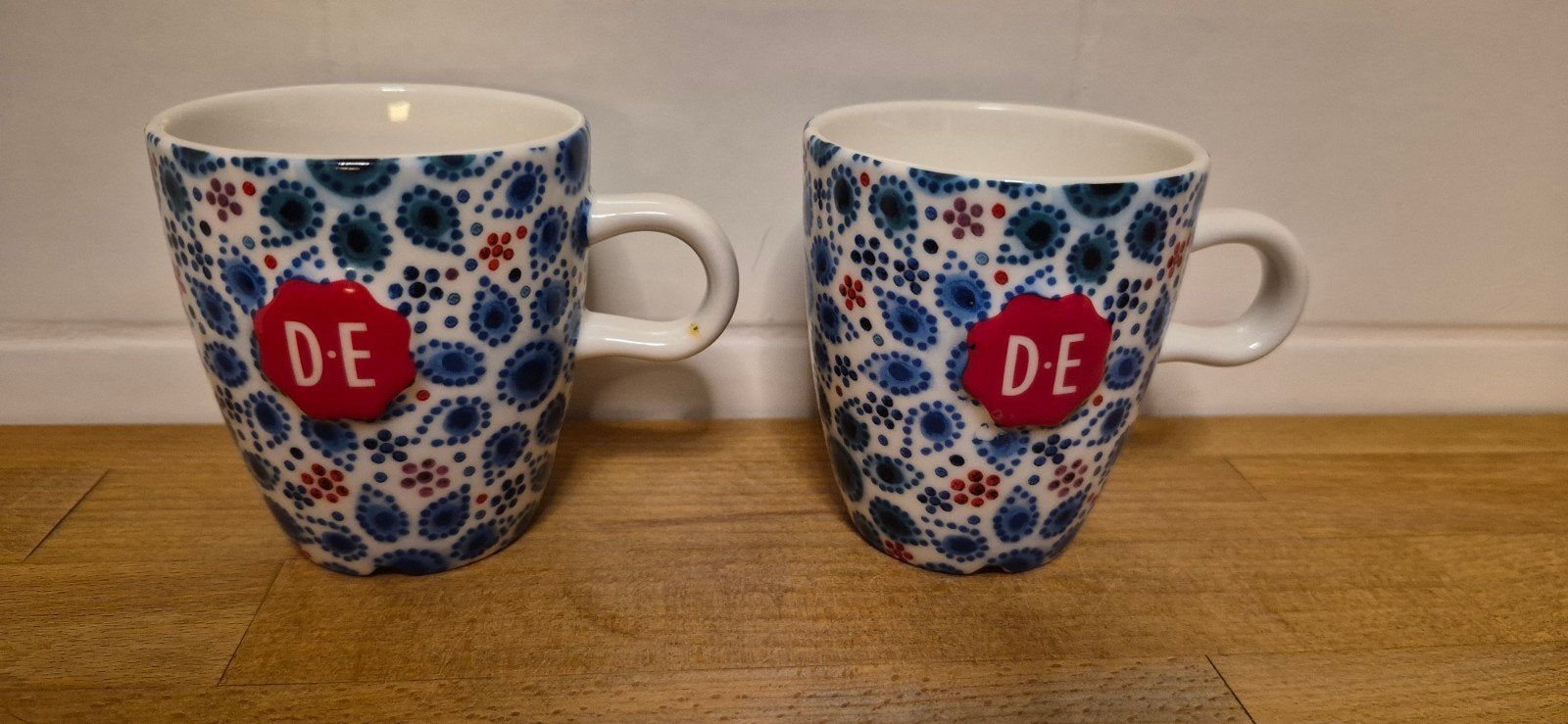 2 nieuwe Douwe Egberts koffiekopjes Dutch Indigo folk fever, Huis en Inrichting, Keuken | Servies, Nieuw, Ophalen of Verzenden