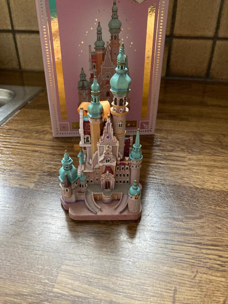 Disney castle Ornament - Rapunzel ( Limited edition ), Verzamelen, Ophalen of Verzenden, Overige figuren, Nieuw, Beeldje of Figuurtje