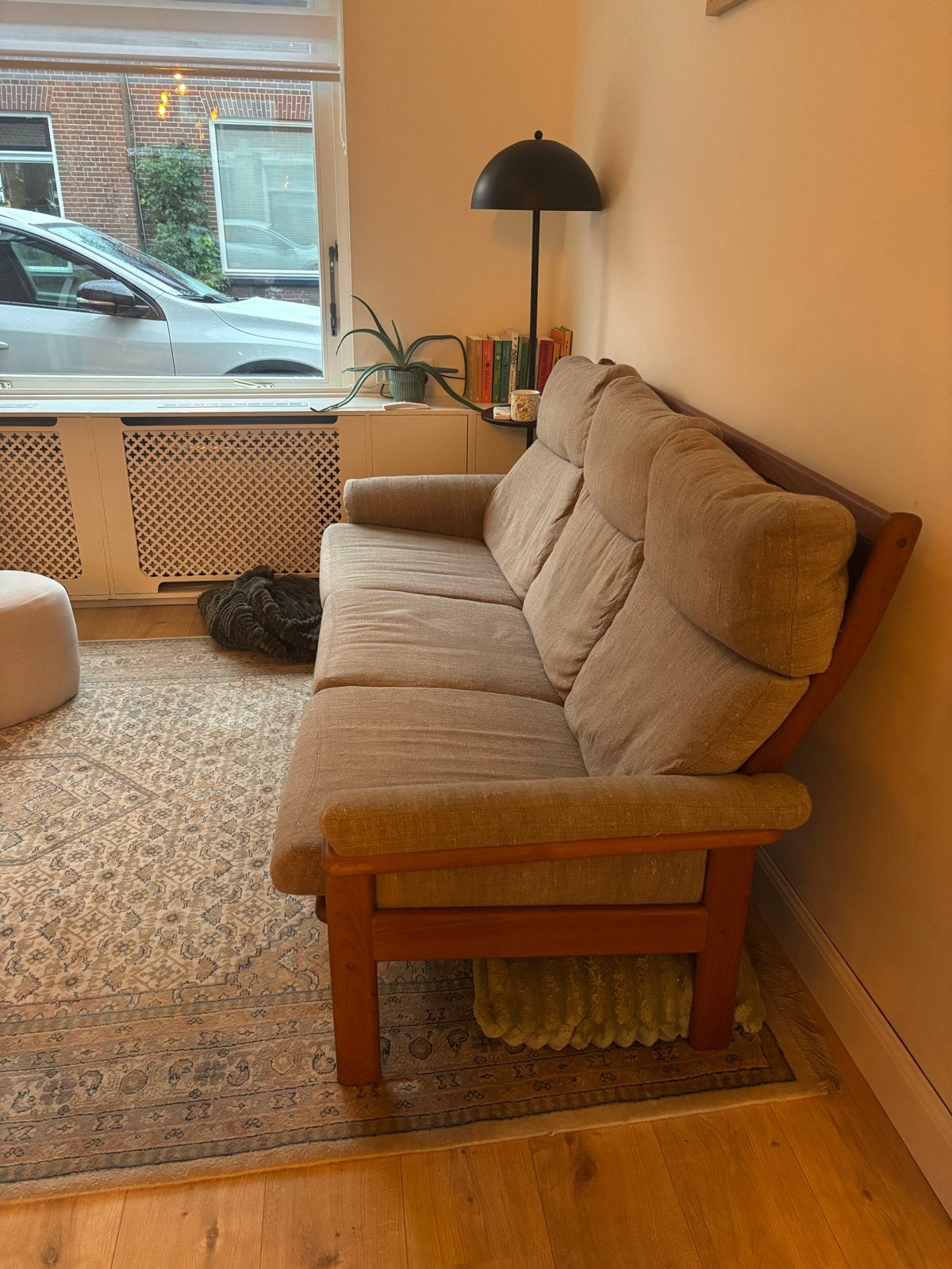 Comfortabele 3-zitsbank met houten frame, Huis en Inrichting, Gebruikt, Driepersoons, 75 tot 100 cm, Ophalen of Verzenden