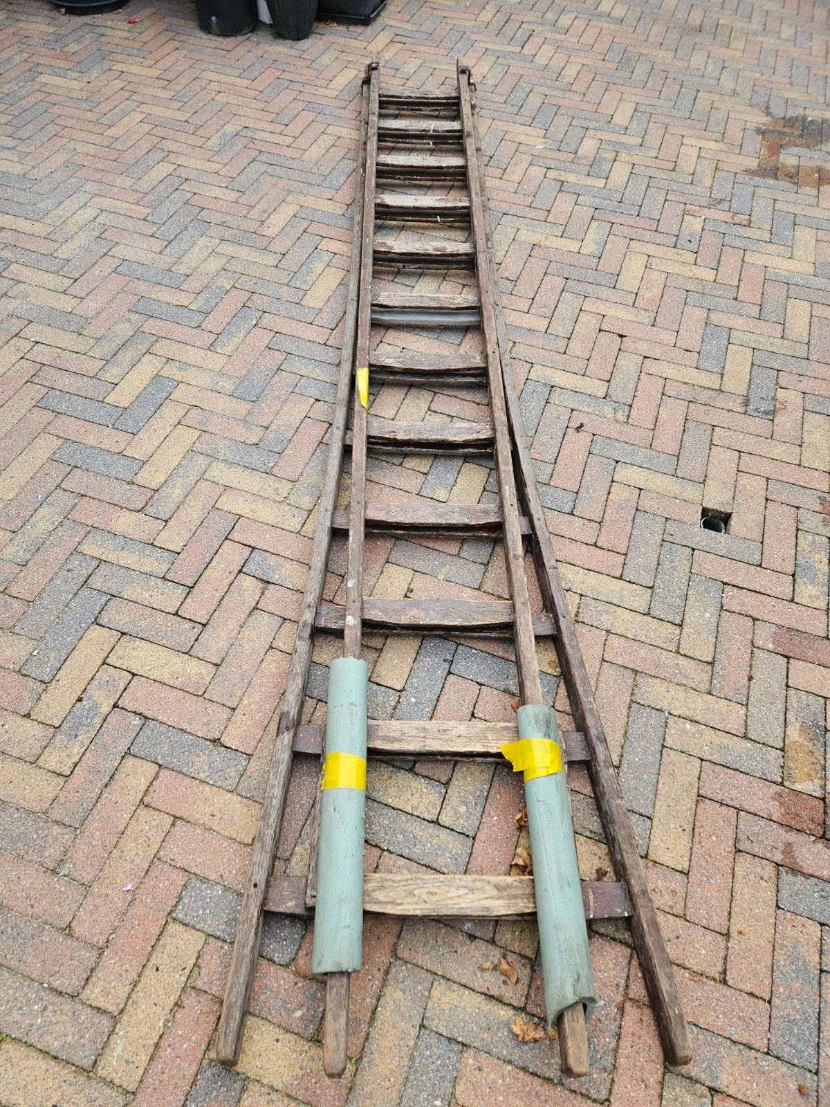Houten ladder - uitschuifbaar, Doe-het-zelf en Verbouw, Ophalen of Verzenden, Gebruikt, Ladder, 4 meter of meer