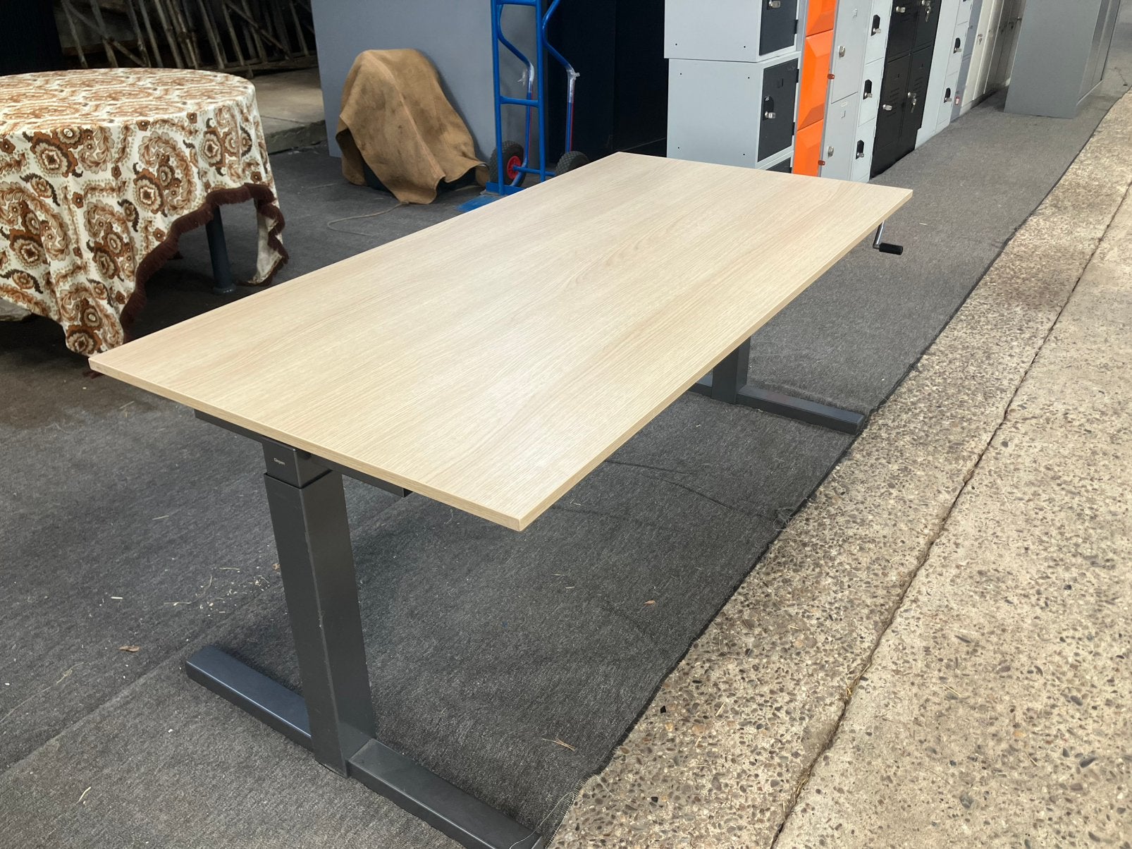 Verstelbare bureau Gispen, Ophalen, Gispen, Hout, Zo goed als nieuw