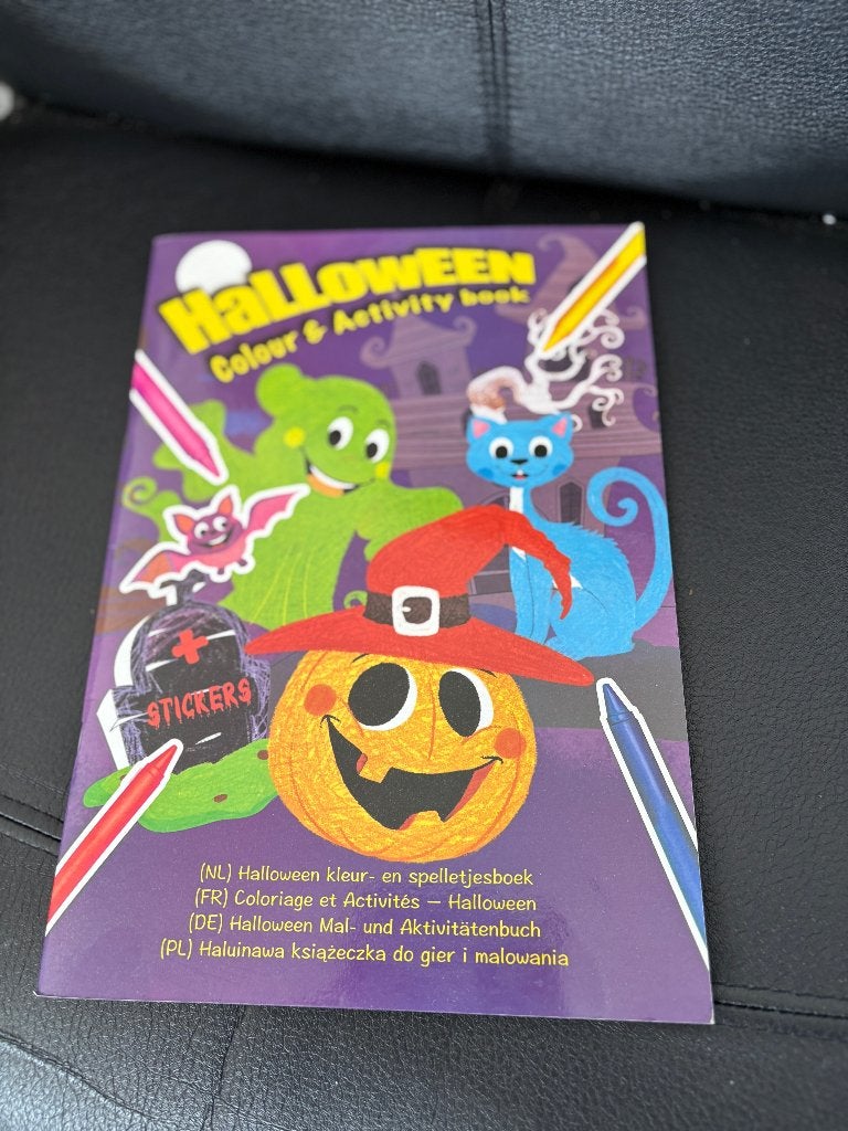 Halloween kleur- en spelletjesboek, Hobby en Vrije tijd, Overige thema's, Nieuw, Meerkleurig, Ophalen of Verzenden