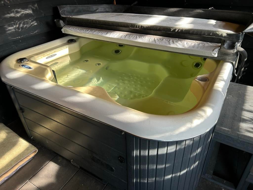 Jacuzzi met Balboa besturingssysteem - Verwarming defect, Ophalen, Gebruikt, Afdekzeil, Vast