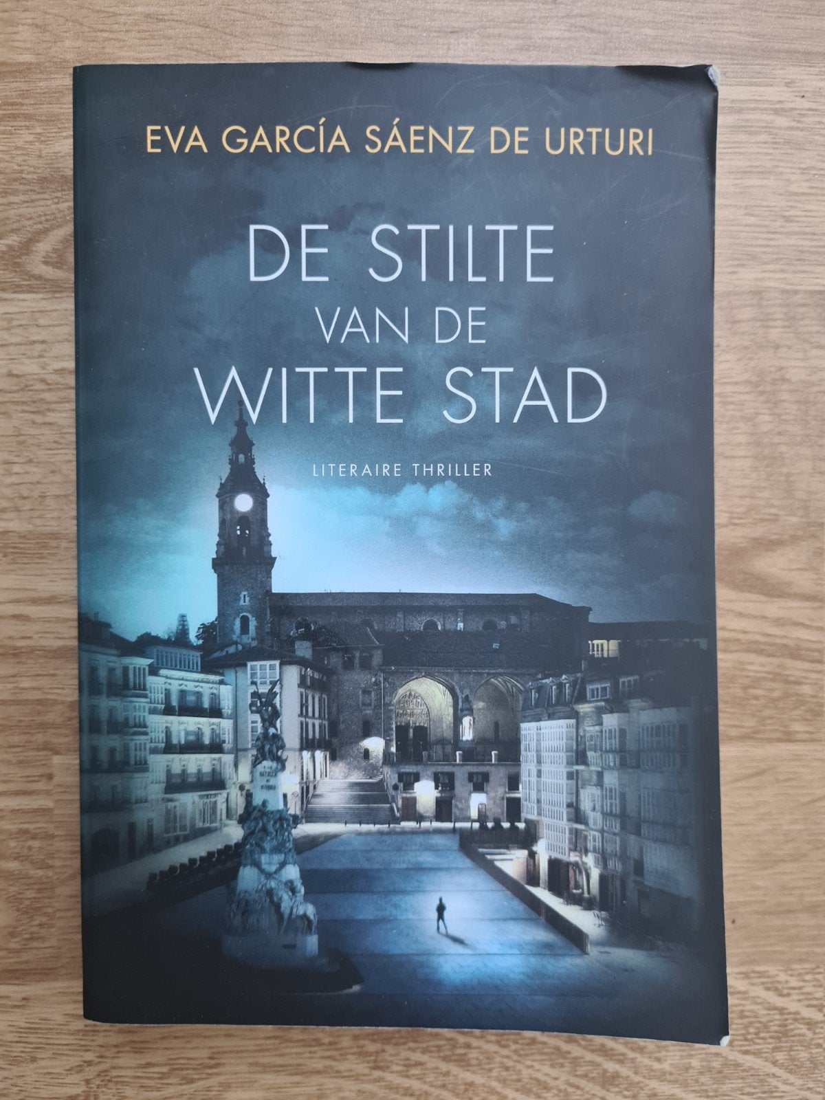 De Stilte van de Witte Stad - Eva García Sáenz de Urturi, Boeken, Ophalen of Verzenden, Gelezen, Eva García Sáenz de Urturi, Europa overig