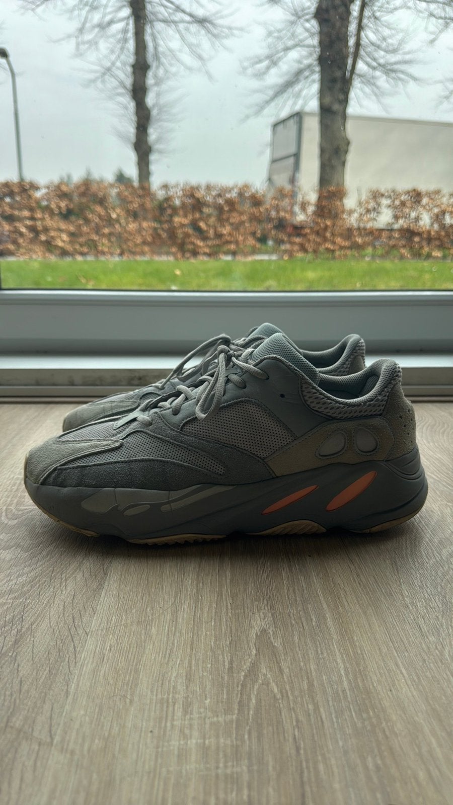 Yeezy Boost 700 inertia maat 48, Ophalen of Verzenden, Gedragen, Sneakers of Gympen