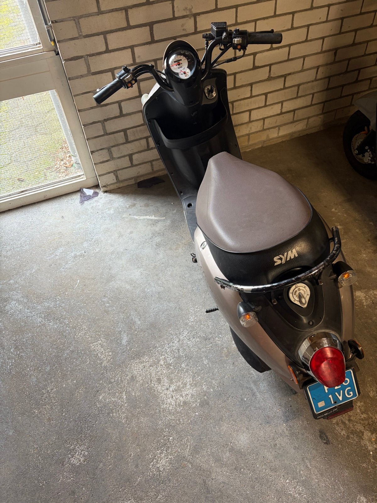 SYM Mio 50 Scooter - handige Harrie, Fietsen en Brommers, Gebruikt, Benzine, Maximaal 25 km/u, Ophalen