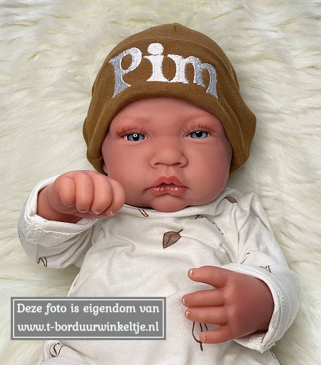 Baby mutsje/muts Brown Clay 50/56 of 62/68 met naam, Ophalen of Verzenden, Nieuw, Kraamcadeau