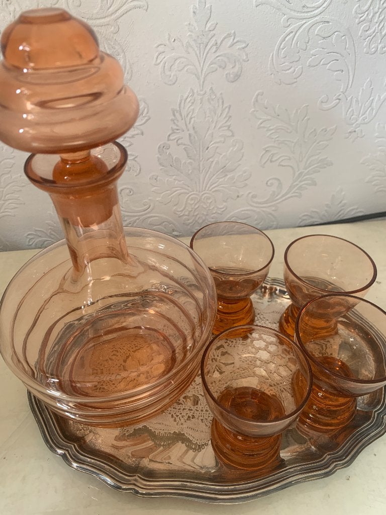 Vintage roze glazen karaf met 4 borrelglaasjes incldienblad, Antiek en Kunst, Ophalen of Verzenden