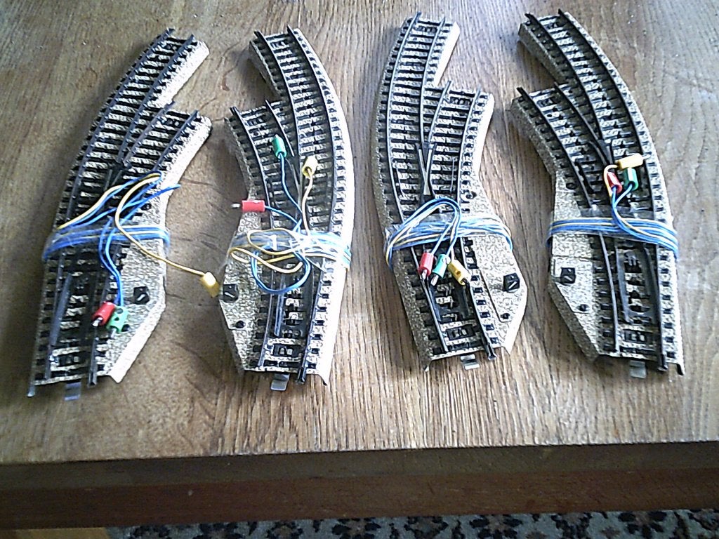 Marklin M-rails 4 Electrische Bochtwissels nr. 5141 en 5142, Hobby en Vrije tijd, Modeltreinen | H0, Wisselstroom, Gebruikt, Rails