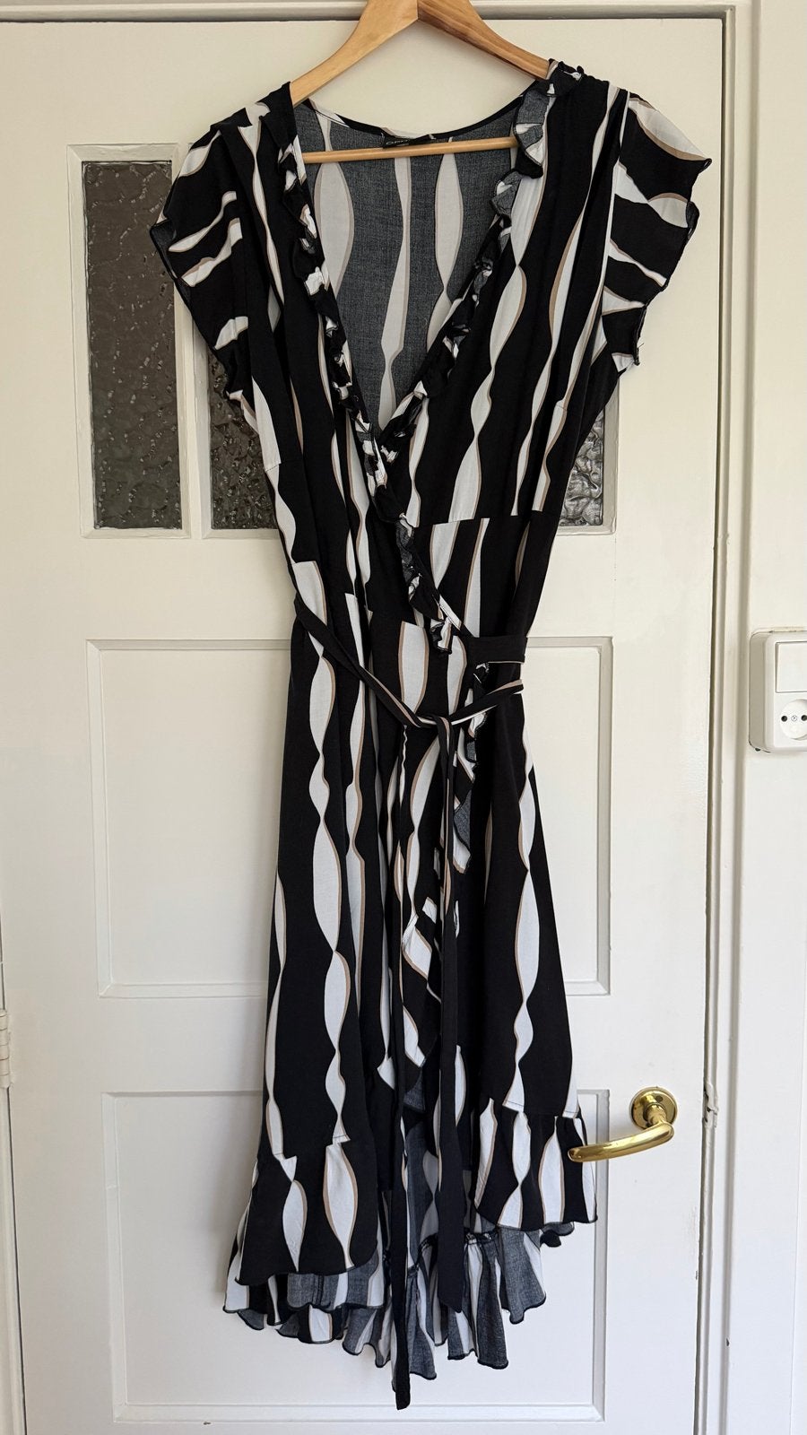 Ophilia Omslagjurk Zwart/Wit, Kleding | Dames, Ophalen of Verzenden, Gedragen, Maat 38/40 (M), Zwart