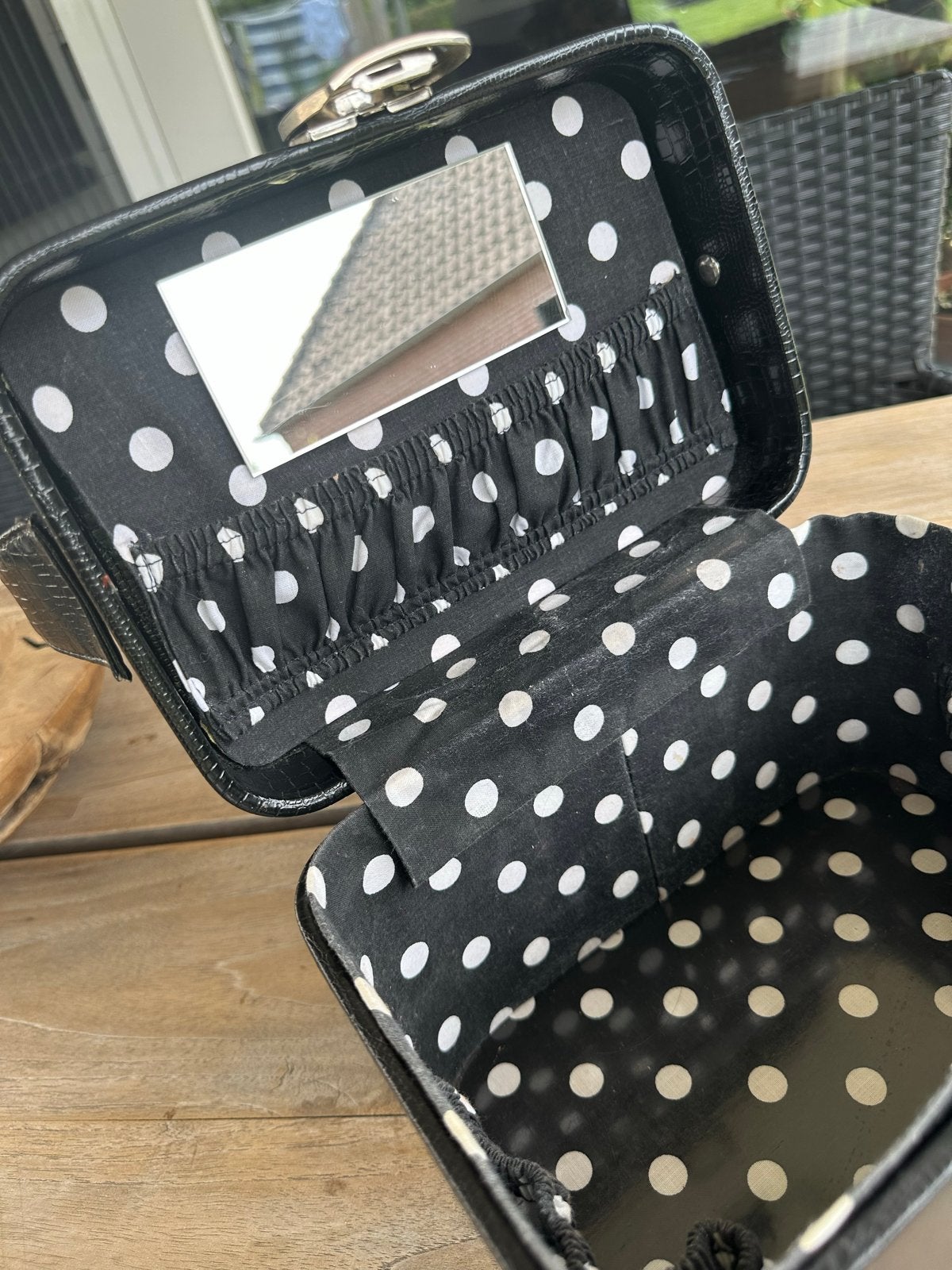 Zwarte make-up koffer met spiegel en polkadot voering, Ophalen, Gebruikt, Zwart, Met slot