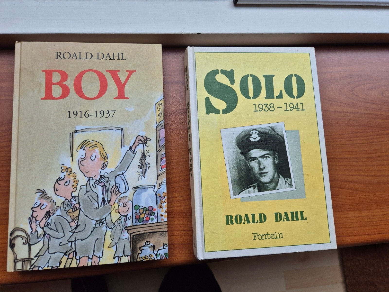 Roald Dahl 2 autobiografiën: 1. Boy en 2. Solo, als nieuw, Ophalen of Verzenden, Zo goed als nieuw