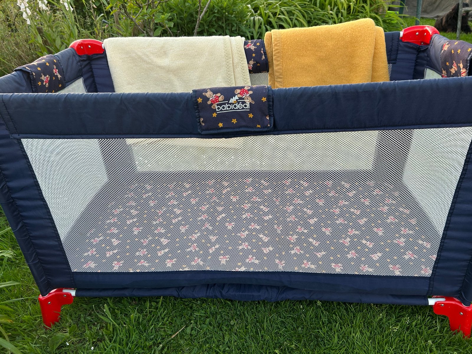 Campingbedje met gratis beddegoed, Ophalen, Gebruikt, Reisbedje
