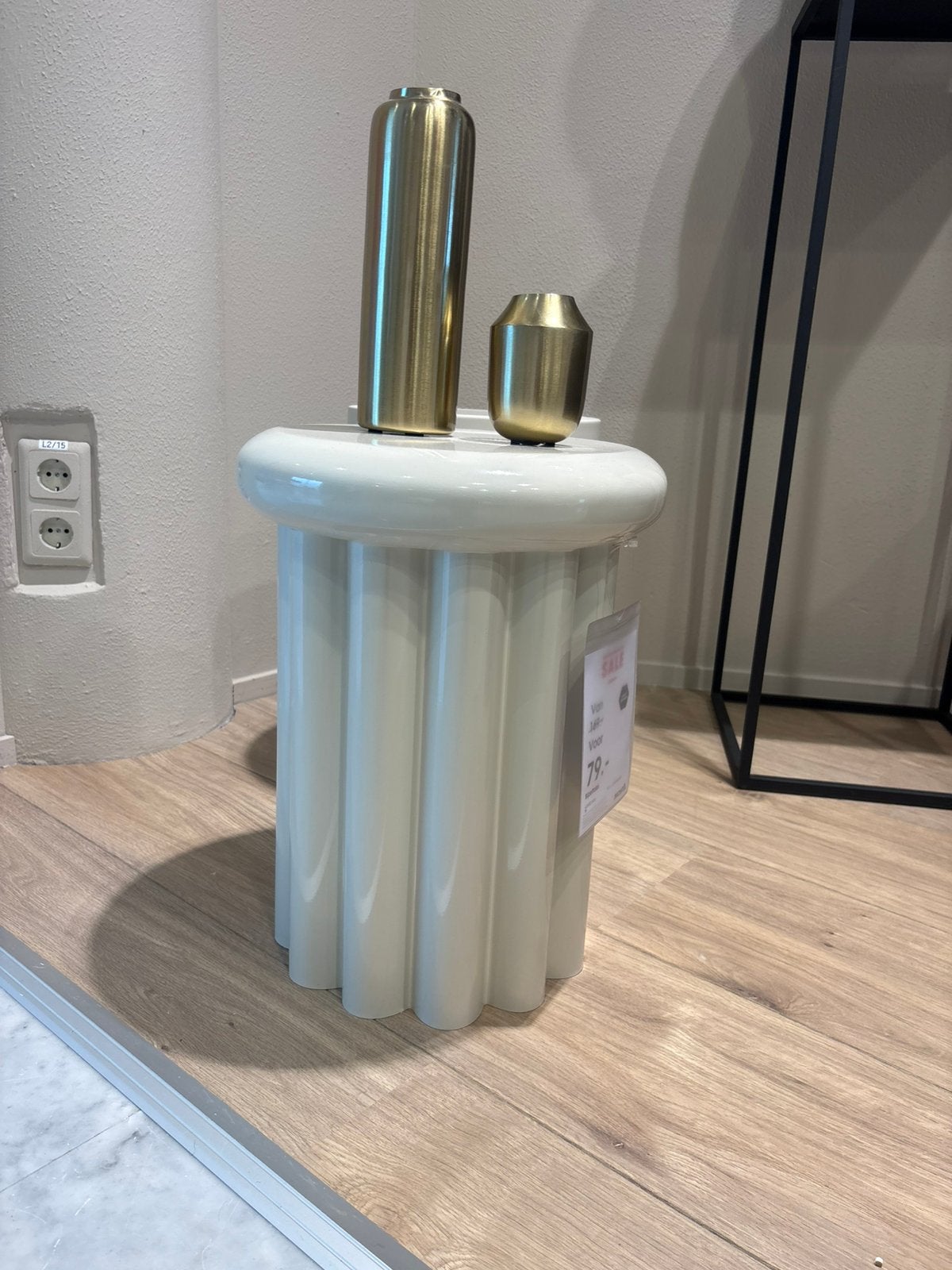 Montel bijzettafel, Ophalen