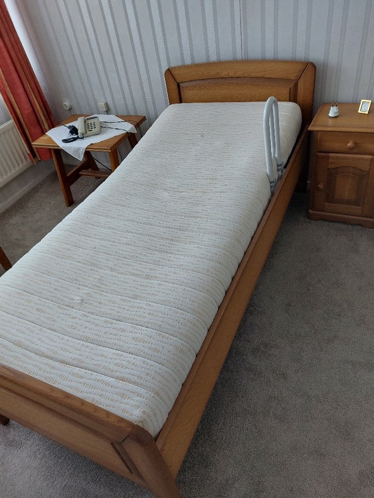 seniorenbed licht eiken, Huis en Inrichting, Slaapkamer | Bedden, Ophalen, 90 cm, Klassiek, 200 cm