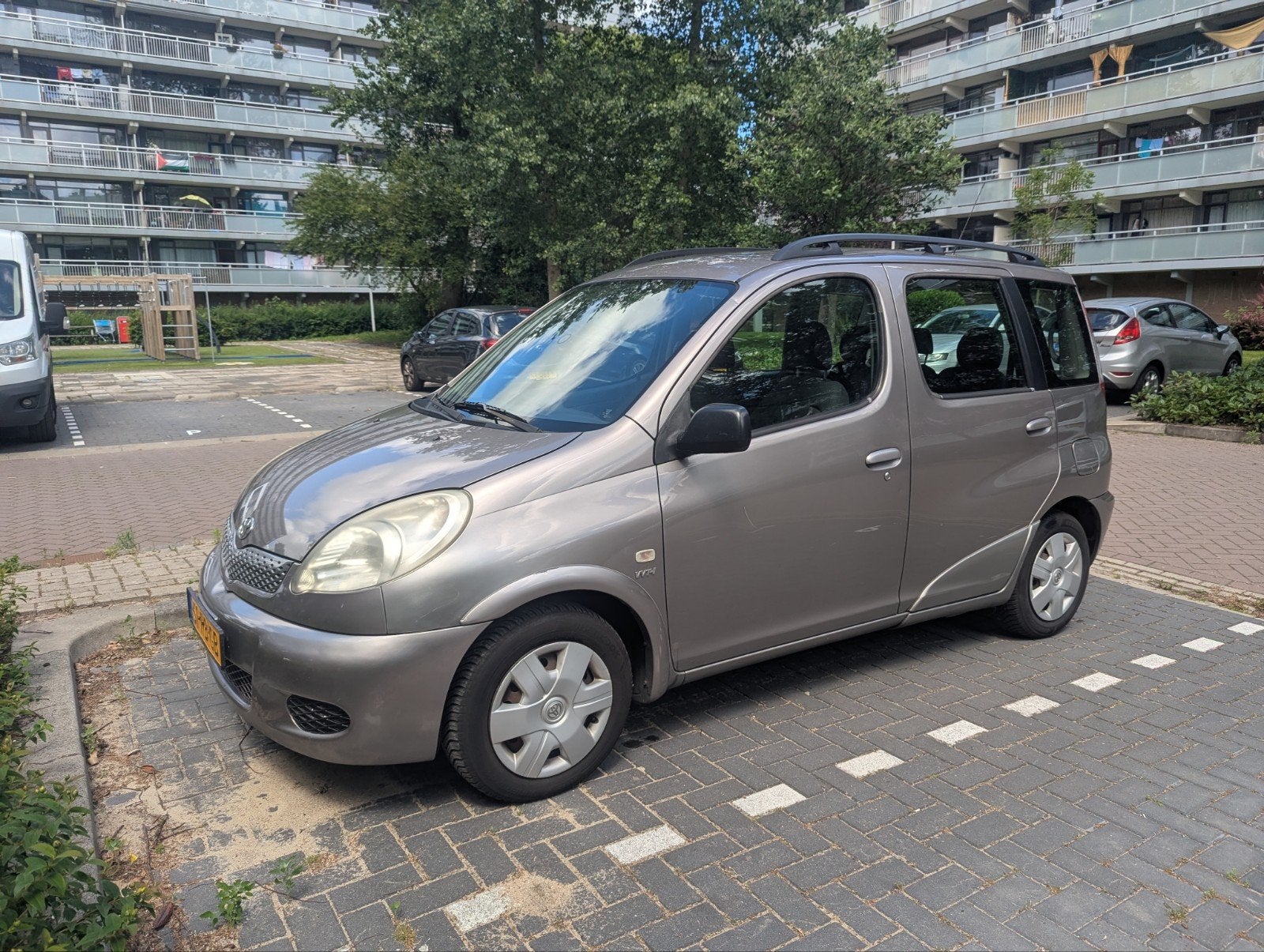 Toyota Yaris Verso 1.5 16V Vvt-i Linea SOL 2005 Grijs, Auto's, 40 €/maand, 4 cilinders, Yaris Verso, Origineel Nederlands