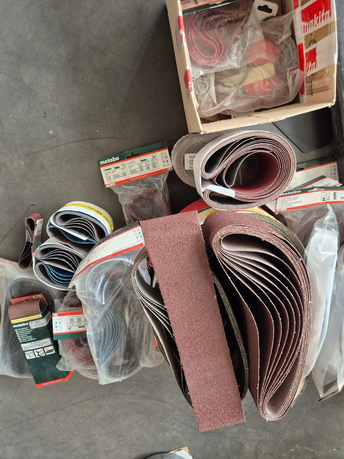 Grote partij schuurbanden van Metabo en Makita, Ophalen, Nieuw, Bandschuurmachine