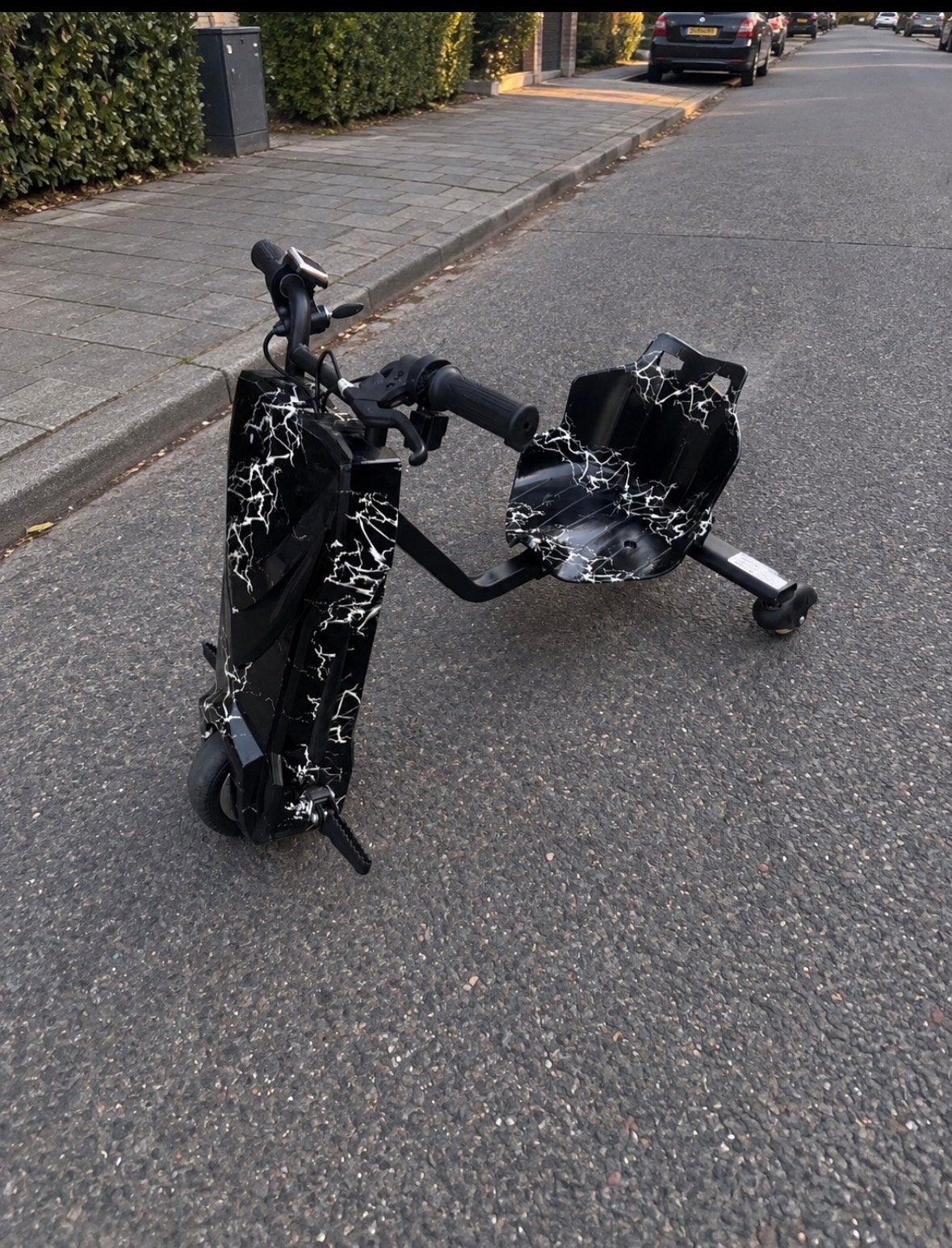 Elektrische drift trike - Zwart/Wit Bliksem, Ophalen of Verzenden, Gebruikt, Elektrische step (E-scooter)