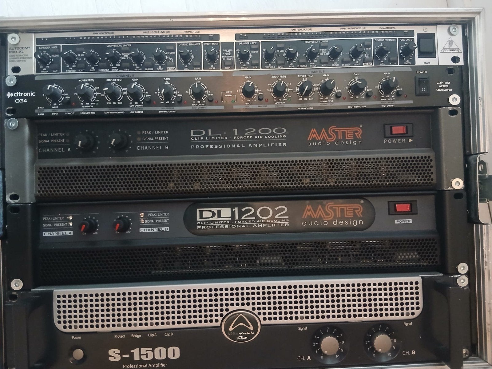 Complete geluidsset: Versterkers, Crossover en Compressor, 3122LH, W.jawahir83@gmail.com, Ophalen, DJ.DANSA
