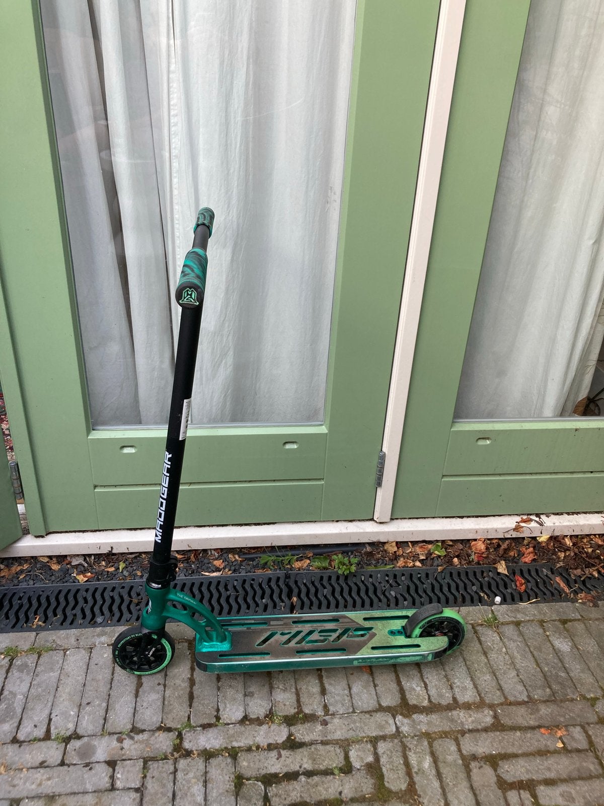 Maddgear Stuntstep - Groen/Zwart, Fietsen en Brommers, Steps, Ophalen, Zo goed als nieuw, Overige typen