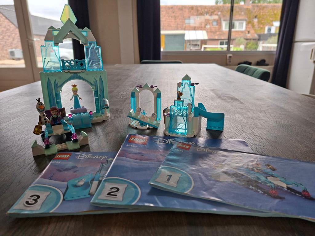 Lego 43194 Anna en Elsa's wonderland, Ophalen of Verzenden, Zo goed als nieuw, Meisje